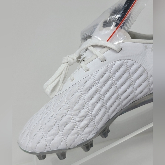 Under Armour Magnetico Elite 3 FG Soccer Cleats White Womens Sz 6.5  3027160-100 - Picture 9 of 11